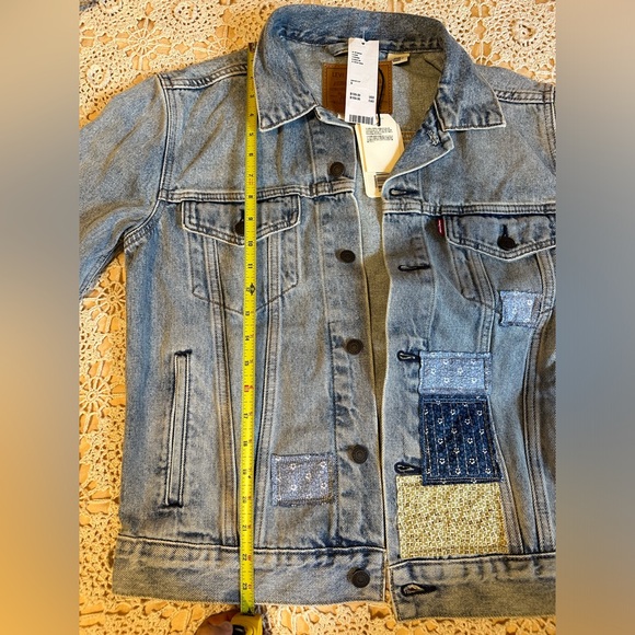 NWT Levi’s Patched Denim Jean Jacket S - Picture 8 of 9